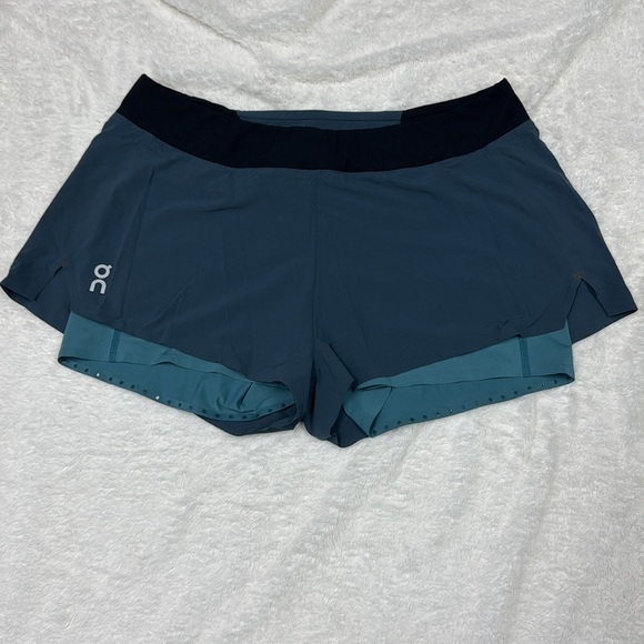 ON women’s Running shorts - Picture 4 of 10